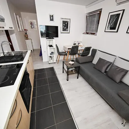 Apartment Lovely In The Groundfloor Zadar