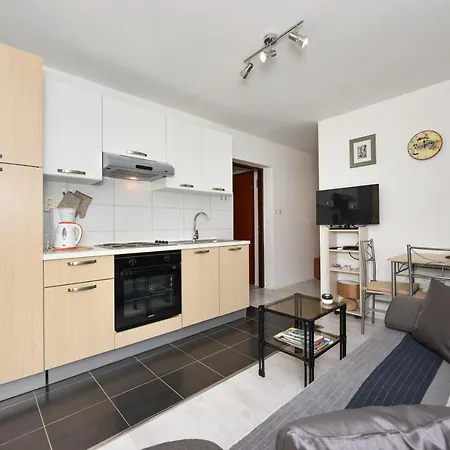 Lovely In The Groundfloor Apartment Zadar