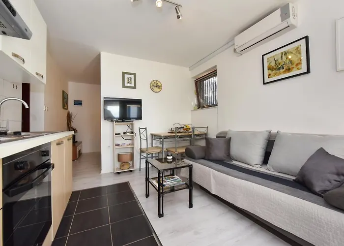 Apartman Lovely In The Groundfloor Zára