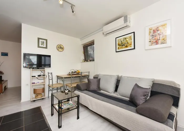 Lovely In The Groundfloor * Zára